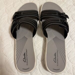 Clarks Women's Black and Gray Slide Sandals